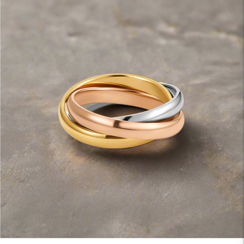 Elegant Tri-Color Interwoven Ring